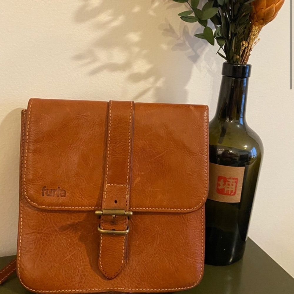 Vintage FURLA crossbody! - Picture 1 of 6